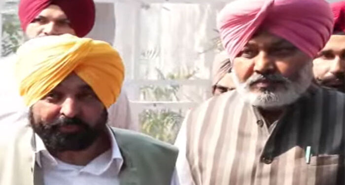 Big News: ਆਮ ਆਦਮੀ ਪਾਰਟੀ ਵੱਲੋਂ ਉਮੀਦਵਾਰਾਂ ਦੀ ਪਹਿਲੀ ਸੂਚੀ ਜਾਰੀ, ਪੜ੍ਹੋ ਲਿਸਟ ‘ਚ ਕਿਸ-ਕਿਸ ਦਾ ਨਾਂਅ ? Big News: ਆਮ ਆਦਮੀ ਪਾਰਟੀ ਵੱਲੋਂ ਉਮੀਦਵਾਰਾਂ ਦੀ ਪਹਿਲੀ ਸੂਚੀ ਜਾਰੀ, ਪੜ੍ਹੋ ਲਿਸਟ ‘ਚ ਕਿਸ-ਕਿਸ ਦਾ ਨਾਂਅ ?