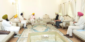 Punjab: CM ਮਾਨ ਵੱਲੋਂ ਬੰਦੀ ਸਿੰਘ ਇਨਸਾਫ਼ ਮੋਰਚੇ ਵੱਲੋਂ ਬਣਾਈ ਗਈ 4 ਮੈਂਬਰੀ ਕਮੇਟੀ ਨਾਲ ਅਹਿਮ ਮੀਟਿੰਗ Punjab: CM ਮਾਨ ਵੱਲੋਂ ਬੰਦੀ ਸਿੰਘ ਇਨਸਾਫ਼ ਮੋਰਚੇ ਵੱਲੋਂ ਬਣਾਈ ਗਈ 4 ਮੈਂਬਰੀ ਕਮੇਟੀ ਨਾਲ ਅਹਿਮ ਮੀਟਿੰਗ