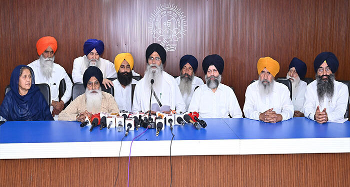 Punjab: ਸ੍ਰੀ ਅਨੰਦਪੁਰ ਸਾਹਿਬ ਨਾਲ ਸਬੰਧਤ ਮਾਮਲੇ ਦੀ ਜਾਂਚ ਸੀਬੀਆਈ ਹਵਾਲੇ ਕਰੇ ਪੰਜਾਬ ਸਰਕਾਰ – ਐਡਵੋਕੇਟ ਧਾਮੀ Punjab: ਸ੍ਰੀ ਅਨੰਦਪੁਰ ਸਾਹਿਬ ਨਾਲ ਸਬੰਧਤ ਮਾਮਲੇ ਦੀ ਜਾਂਚ ਸੀਬੀਆਈ ਹਵਾਲੇ ਕਰੇ ਪੰਜਾਬ ਸਰਕਾਰ – ਐਡਵੋਕੇਟ ਧਾਮੀ
