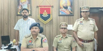 Punjab: ਖਰੜ ’ਚ ਕਥਿਤ ਦੜਾ-ਸੱਟੇ ਅਤੇ ਬੁੱਕੀ ਦੇ ਧੰਦੇ ਦਾ ਪਰਦਾਫਾਸ਼, 6 ਗ੍ਰਿਫ਼ਤਾਰ Punjab: ਖਰੜ ’ਚ ਕਥਿਤ ਦੜਾ-ਸੱਟੇ ਅਤੇ ਬੁੱਕੀ ਦੇ ਧੰਦੇ ਦਾ ਪਰਦਾਫਾਸ਼, 6 ਗ੍ਰਿਫ਼ਤਾਰ