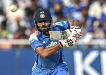 Cricket : ਭਾਰਤ ਬਨਾਮ ਵੈਸਟਇੰਡੀਜ਼ ; ਤੀਜਾ ਵਨਡੇ ਜਾਰੀ, ਭਾਰਤ ਦੀ ਅੱਧੀ ਟੀਮ ਪਰਤੀ ਪਵੇਲੀਅਨ Cricket : ਭਾਰਤ ਬਨਾਮ ਵੈਸਟਇੰਡੀਜ਼ ; ਤੀਜਾ ਵਨਡੇ ਜਾਰੀ, ਭਾਰਤ ਦੀ ਅੱਧੀ ਟੀਮ ਪਰਤੀ ਪਵੇਲੀਅਨ