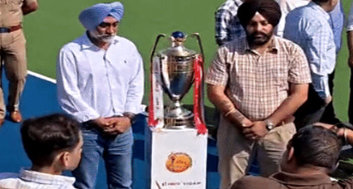Asian Mens Hockey Championship ਦੀ ਸ਼ੁਰੂਆਤ ਅੱਜ ਤੋਂ: ਪਹਿਲੇ ਦਿਨ ਖੇਡੇ ਜਾਣਗੇ ਤਿੰਨ ਮੁਕਾਬਲੇ, ਪੜ੍ਹੋ ਵੇਰਵਾ Asian Mens Hockey Championship ਦੀ ਸ਼ੁਰੂਆਤ ਅੱਜ ਤੋਂ: ਪਹਿਲੇ ਦਿਨ ਖੇਡੇ ਜਾਣਗੇ ਤਿੰਨ ਮੁਕਾਬਲੇ, ਪੜ੍ਹੋ ਵੇਰਵਾ