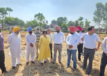ਪੀਪੀਸੀਬੀ ਦੀ ਚੇਅਰਪਰਸਨ ਰੀਨਾ ਗੁਪਤਾ ਨੇ ਸ਼ੇਰੋਂ ਪਿੰਡ ਵਿੱਚ ਕਿਸਾਨਾਂ ਨਾਲ ਕੀਤੀ ਗੱਲਬਾਤ, ਝੋਨੇ ਦੀ ਪਰਾਲੀ ਸਾੜਨ ਤੋਂ ਰੋਕਣ ਲਈ ਸਾਂਝੇ ਯਤਨਾਂ ਦੀ ਅਪੀਲ