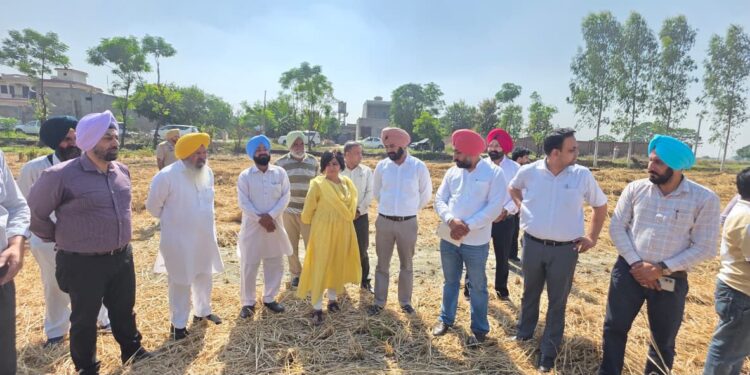 ਪੀਪੀਸੀਬੀ ਦੀ ਚੇਅਰਪਰਸਨ ਰੀਨਾ ਗੁਪਤਾ ਨੇ ਸ਼ੇਰੋਂ ਪਿੰਡ ਵਿੱਚ ਕਿਸਾਨਾਂ ਨਾਲ ਕੀਤੀ ਗੱਲਬਾਤ, ਝੋਨੇ ਦੀ ਪਰਾਲੀ ਸਾੜਨ ਤੋਂ ਰੋਕਣ ਲਈ ਸਾਂਝੇ ਯਤਨਾਂ ਦੀ ਅਪੀਲ ਪੀਪੀਸੀਬੀ ਦੀ ਚੇਅਰਪਰਸਨ ਰੀਨਾ ਗੁਪਤਾ ਨੇ ਸ਼ੇਰੋਂ ਪਿੰਡ ਵਿੱਚ ਕਿਸਾਨਾਂ ਨਾਲ ਕੀਤੀ ਗੱਲਬਾਤ, ਝੋਨੇ ਦੀ ਪਰਾਲੀ ਸਾੜਨ ਤੋਂ ਰੋਕਣ ਲਈ ਸਾਂਝੇ ਯਤਨਾਂ ਦੀ ਅਪੀਲ