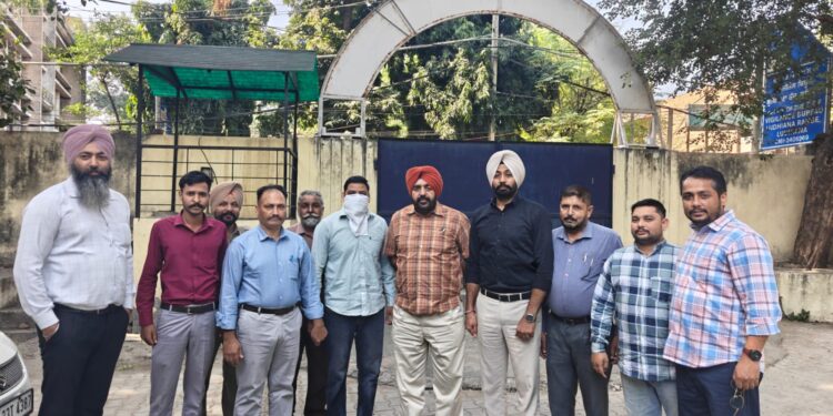 ਵਿਜੀਲੈਂਸ ਬਿਊਰੋ ਵੱਲੋਂ 25,000 ਰੁਪਏ ਰਿਸ਼ਵਤ ਲੈਂਦਾ ਨਗਰ ਨਿਗਮ ਦਾ ਇੰਸਪੈਕਟਰ, ਰੰਗੇ ਹੱਥੀਂ ਕਾਬੂ ਵਿਜੀਲੈਂਸ ਬਿਊਰੋ ਵੱਲੋਂ 25,000 ਰੁਪਏ ਰਿਸ਼ਵਤ ਲੈਂਦਾ ਨਗਰ ਨਿਗਮ ਦਾ ਇੰਸਪੈਕਟਰ, ਰੰਗੇ ਹੱਥੀਂ ਕਾਬੂ