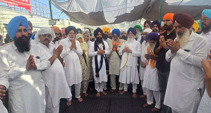 Big News: ਜਥੇਦਾਰ ਗੜਗੱਜ ਨੇ ਭਾਈ ਪਰਵਿੰਦਰ ਸਿੰਘ (ਝੋਟਾ) ਨੂੰ ਦਿੱਤਾ ਕੌਮੀ ਸ਼ਹੀਦ ਦਾ ਦਰਜਾ Big News: ਜਥੇਦਾਰ ਗੜਗੱਜ ਨੇ ਭਾਈ ਪਰਵਿੰਦਰ ਸਿੰਘ (ਝੋਟਾ) ਨੂੰ ਦਿੱਤਾ ਕੌਮੀ ਸ਼ਹੀਦ ਦਾ ਦਰਜਾ