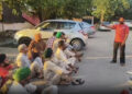 Punjab: ਝੋਨੇ ਦੀ ਖਰੀਦ ਨੂੰ ਲੈ ਕੇ ਕਿਸਾਨਾਂ ਨੇ ਮਾਰਕੀਟ ਕਮੇਟੀ ਦਫ਼ਤਰ ਅੱਗੇ ਧਰਨਾ Punjab: ਝੋਨੇ ਦੀ ਖਰੀਦ ਨੂੰ ਲੈ ਕੇ ਕਿਸਾਨਾਂ ਨੇ ਮਾਰਕੀਟ ਕਮੇਟੀ ਦਫ਼ਤਰ ਅੱਗੇ ਧਰਨਾ