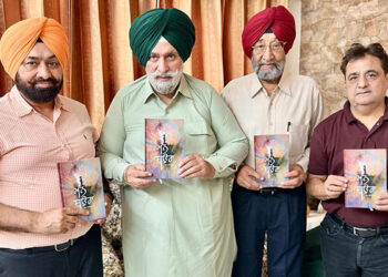 ਕੈਨੇਡੀਅਨ ਪੰਜਾਬੀ ਕਵਿੱਤਰੀ ਬਿੰਦੂ ਦਲਵੀਰ ਕੌਰ ਦਾ ਗ਼ਜ਼ਲ ਸੰਗ੍ਰਹਿ “ਮਨ ਬਉਰਾ” ਪ੍ਰੋ. ਗੁਰਭਜਨ ਸਿੰਘ ਗਿੱਲ, ਪ੍ਰੋ. ਰਵਿੰਦਰ ਭੱਠਲ ਤੇ ਸਾਥੀਆਂ ਵੱਲੋਂ ਲੋਕ ਅਰਪਣ