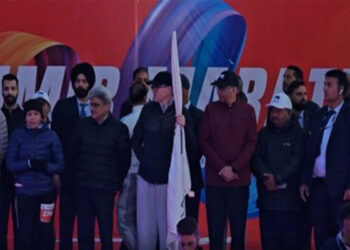 National: ਉਮਰ ਅਬਦੁੱਲਾ ਨੇ ਕਸ਼ਮੀਰ ਮੈਰਾਥਨ ਨੂੰ ਦਿਖਾਈ ਹਰੀ ਝੰਡੀ, 12 ਦੇਸ਼ਾਂ ਦੇ ਦੌੜਾਕਾਂ ਨੇ ਲਿਆ ਹਿੱਸਾ National: ਉਮਰ ਅਬਦੁੱਲਾ ਨੇ ਕਸ਼ਮੀਰ ਮੈਰਾਥਨ ਨੂੰ ਦਿਖਾਈ ਹਰੀ ਝੰਡੀ, 12 ਦੇਸ਼ਾਂ ਦੇ ਦੌੜਾਕਾਂ ਨੇ ਲਿਆ ਹਿੱਸਾ