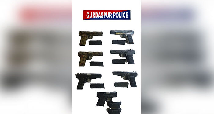 Punjab: ਅੰਤਰਰਾਜੀ ਅਸਲਾ ਤਸਕਰੀ ਗਿਰੋਹ ਦਾ ਪਰਦਾਫਾਸ਼, 7 ਪਿਸਤੌਲਾਂ ਸਮੇਤ 4 ਗ੍ਰਿਫਤਾਰ Punjab: ਅੰਤਰਰਾਜੀ ਅਸਲਾ ਤਸਕਰੀ ਗਿਰੋਹ ਦਾ ਪਰਦਾਫਾਸ਼, 7 ਪਿਸਤੌਲਾਂ ਸਮੇਤ 4 ਗ੍ਰਿਫਤਾਰ