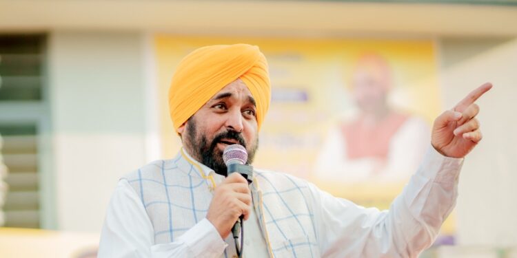 ਨੌਜਵਾਨਾਂ ਨੂੰ ਹੁਣ ਪੰਜਾਬ ਵਿੱਚ ਹੀ ਨੌਕਰੀਆਂ ਮਿਲਣ ਨਾਲ ਵਿਦੇਸ਼ ਜਾਣ ਦੇ ਰੁਝਾਨ ਨੂੰ ਠੱਲ੍ਹ ਪਈ: ਮੁੱਖ ਮੰਤਰੀ ਭਗਵੰਤ ਸਿੰਘ ਮਾਨ