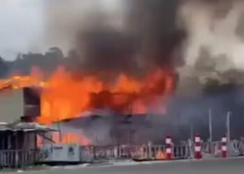 ਬੰਗਲਾਦੇਸ਼ ਦੇ ਇੱਕ ਰਿਜ਼ੋਰਟ ਵਿੱਚ ਅੱਗ ਲੱਗਣ ਕਾਰਨ 10 ਲੋਕਾਂ ਦੀ ਮੌਤ ਬੰਗਲਾਦੇਸ਼ ਦੇ ਇੱਕ ਰਿਜ਼ੋਰਟ ਵਿੱਚ ਅੱਗ ਲੱਗਣ ਕਾਰਨ 10 ਲੋਕਾਂ ਦੀ ਮੌਤ