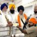 ਨਸ਼ਿਆਂ ਵਿਰੁੱਧ ਸੰਘਰਸ਼ ਦੌਰਾਨ ਜ਼ਖ਼ਮੀ ਹੋਏ ਚਾਰ ਨੌਜਵਾਨਾਂ ਨੂੰ ਸ਼੍ਰੋਮਣੀ ਕਮੇਟੀ ਨੇ ਸੌਂਪੇ 5-5 ਲੱਖ ਰੁਪਏ ਦੇ ਚੈੱਕ ਨਸ਼ਿਆਂ ਵਿਰੁੱਧ ਸੰਘਰਸ਼ ਦੌਰਾਨ ਜ਼ਖ਼ਮੀ ਹੋਏ ਚਾਰ ਨੌਜਵਾਨਾਂ ਨੂੰ ਸ਼੍ਰੋਮਣੀ ਕਮੇਟੀ ਨੇ ਸੌਂਪੇ 5-5 ਲੱਖ ਰੁਪਏ ਦੇ ਚੈੱਕ