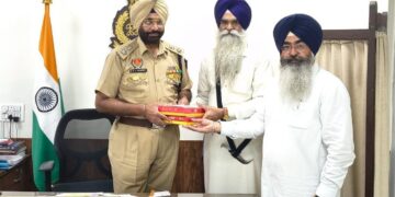 ਗੁਰੂ ਰਾਮਦਾਸ ਦੇ ਪ੍ਰਕਾਸ਼ ਦਿਹਾੜੇ ਸਬੰਧੀ ਅੰਮ੍ਰਿਤਸਰ ਦੇ ਡਿਪਟੀ ਕਮਿਸ਼ਨਰ ਤੇ ਪੁਲਿਸ ਕਮਿਸ਼ਨਰ ਨੂੰ ਦਿੱਤਾ ਸੱਦਾ ਪੱਤਰ ਗੁਰੂ ਰਾਮਦਾਸ ਦੇ ਪ੍ਰਕਾਸ਼ ਦਿਹਾੜੇ ਸਬੰਧੀ ਅੰਮ੍ਰਿਤਸਰ ਦੇ ਡਿਪਟੀ ਕਮਿਸ਼ਨਰ ਤੇ ਪੁਲਿਸ ਕਮਿਸ਼ਨਰ ਨੂੰ ਦਿੱਤਾ ਸੱਦਾ ਪੱਤਰ
