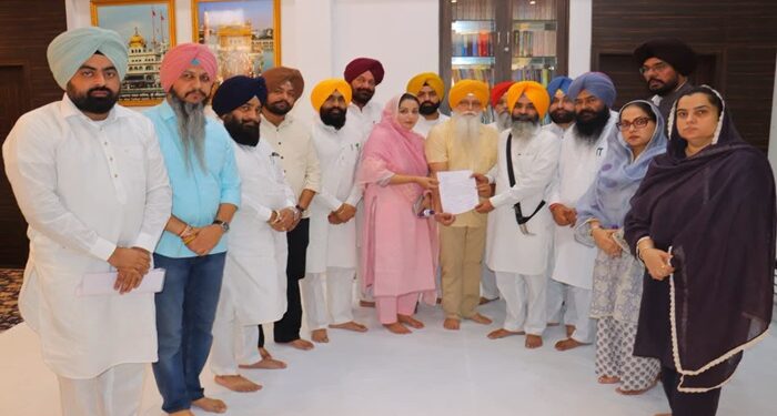 ‘ਆਪ’ ਆਗੂਆਂ ਦੇ ਵਫ਼ਦ ਵਲੋਂ ਸ੍ਰੀ ਅਕਾਲ ਤਖ਼ਤ ਸਾਹਿਬ ਦੇ ਜਥੇਦਾਰ ਨਾਲ ਮੁਲਾਕਾਤ ‘ਆਪ’ ਆਗੂਆਂ ਦੇ ਵਫ਼ਦ ਵਲੋਂ ਸ੍ਰੀ ਅਕਾਲ ਤਖ਼ਤ ਸਾਹਿਬ ਦੇ ਜਥੇਦਾਰ ਨਾਲ ਮੁਲਾਕਾਤ