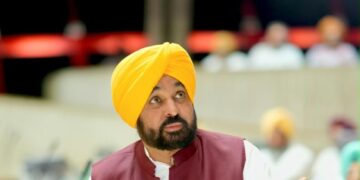 ‘ਵੋਟ-ਚੋਰੀ’ ਲੋਕਤੰਤਰ ਲਈ ਗੰਭੀਰ ਖ਼ਤਰਾ; ਐੱਸ.ਆਈ.ਆਰ. ਨੂੰ ਤੁਰੰਤ ਰੱਦ ਕੀਤਾ ਜਾਵੇ: ਮੁੱਖ ਮੰਤਰੀ ਭਗਵੰਤ ਸਿੰਘ ਮਾਨ ‘ਵੋਟ-ਚੋਰੀ’ ਲੋਕਤੰਤਰ ਲਈ ਗੰਭੀਰ ਖ਼ਤਰਾ; ਐੱਸ.ਆਈ.ਆਰ. ਨੂੰ ਤੁਰੰਤ ਰੱਦ ਕੀਤਾ ਜਾਵੇ: ਮੁੱਖ ਮੰਤਰੀ ਭਗਵੰਤ ਸਿੰਘ ਮਾਨ