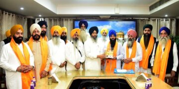 ਪਾਕਿਸਤਾਨੀ ਸਿੱਖਾਂ ਦੇ 49 ਮੈਂਬਰੀ ਜਥੇ ਨੇ ਸੱਚਖੰਡ ਸ੍ਰੀ ਹਰਿਮੰਦਰ ਸਾਹਿਬ ਵਿਖੇ ਕੀਤੇ ਦਰਸ਼ਨ ਦੀਦਾਰੇ