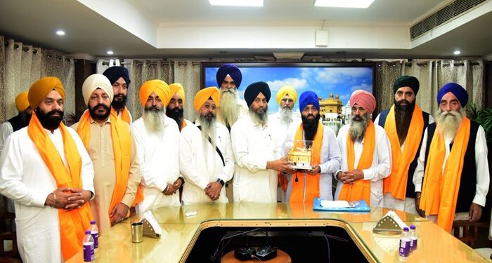 ਪਾਕਿਸਤਾਨੀ ਸਿੱਖਾਂ ਦੇ 49 ਮੈਂਬਰੀ ਜਥੇ ਨੇ ਸੱਚਖੰਡ ਸ੍ਰੀ ਹਰਿਮੰਦਰ ਸਾਹਿਬ ਵਿਖੇ ਕੀਤੇ ਦਰਸ਼ਨ ਦੀਦਾਰੇ ਪਾਕਿਸਤਾਨੀ ਸਿੱਖਾਂ ਦੇ 49 ਮੈਂਬਰੀ ਜਥੇ ਨੇ ਸੱਚਖੰਡ ਸ੍ਰੀ ਹਰਿਮੰਦਰ ਸਾਹਿਬ ਵਿਖੇ ਕੀਤੇ ਦਰਸ਼ਨ ਦੀਦਾਰੇ