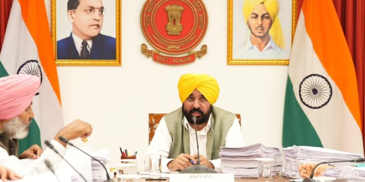 ਭਗਵੰਤ ਮਾਨ ਸਰਕਾਰ ਵੱਲੋਂ ਨਸ਼ਾ ਤਸਕਰੀ ਦੇ ਕੇਸਾਂ ਦੇ ਤੇਜ਼ੀ ਨਾਲ ਨਿਪਟਾਰੇ ਲਈ ਇਤਿਹਾਸਕ ਕਦਮ; 35 ਵਿਸ਼ੇਸ਼ ਐੱਨ.ਡੀ.ਪੀ.ਐੱਸ. ਅਦਾਲਤਾਂ ਹੋਣਗੀਆਂ ਸਥਾਪਤ