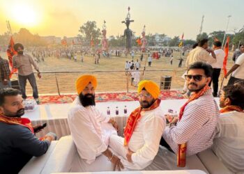 ਲੋਕ ਨਿਰਮਾਣ ਮੰਤਰੀ ਹਰਭਜਨ ਸਿੰਘ ਈ.ਟੀ.ਓ. ਨੇ ਜੰਡਿਆਲਾ ਗੁਰੂ ਦੇ ਨਵੇਂ ਖੇਡ ਸਟੇਡੀਅਮ ਵਿਖੇ ਕੀਤਾ ਰਾਵਣ ਦਹਨ ਲੋਕ ਨਿਰਮਾਣ ਮੰਤਰੀ ਹਰਭਜਨ ਸਿੰਘ ਈ.ਟੀ.ਓ. ਨੇ ਜੰਡਿਆਲਾ ਗੁਰੂ ਦੇ ਨਵੇਂ ਖੇਡ ਸਟੇਡੀਅਮ ਵਿਖੇ ਕੀਤਾ ਰਾਵਣ ਦਹਨ