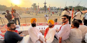 ਲੋਕ ਨਿਰਮਾਣ ਮੰਤਰੀ ਹਰਭਜਨ ਸਿੰਘ ਈ.ਟੀ.ਓ. ਨੇ ਜੰਡਿਆਲਾ ਗੁਰੂ ਦੇ ਨਵੇਂ ਖੇਡ ਸਟੇਡੀਅਮ ਵਿਖੇ ਕੀਤਾ ਰਾਵਣ ਦਹਨ