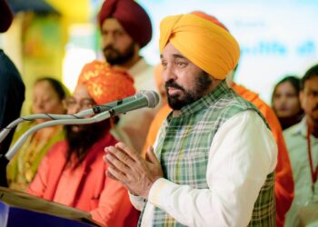 ਮਹਾਰਿਸ਼ੀ ਭਗਵਾਨ ਵਾਲਮੀਕਿ ਦੇ ਪ੍ਰਗਟ ਦਿਵਸ ਮੌਕੇ CM ਮਾਨ ਨੇ ਰਾਜ ਪੱਧਰੀ ਸਮਾਗਮ ‘ਚ ਕੀਤੀ ਸ਼ਿਰਕਤ